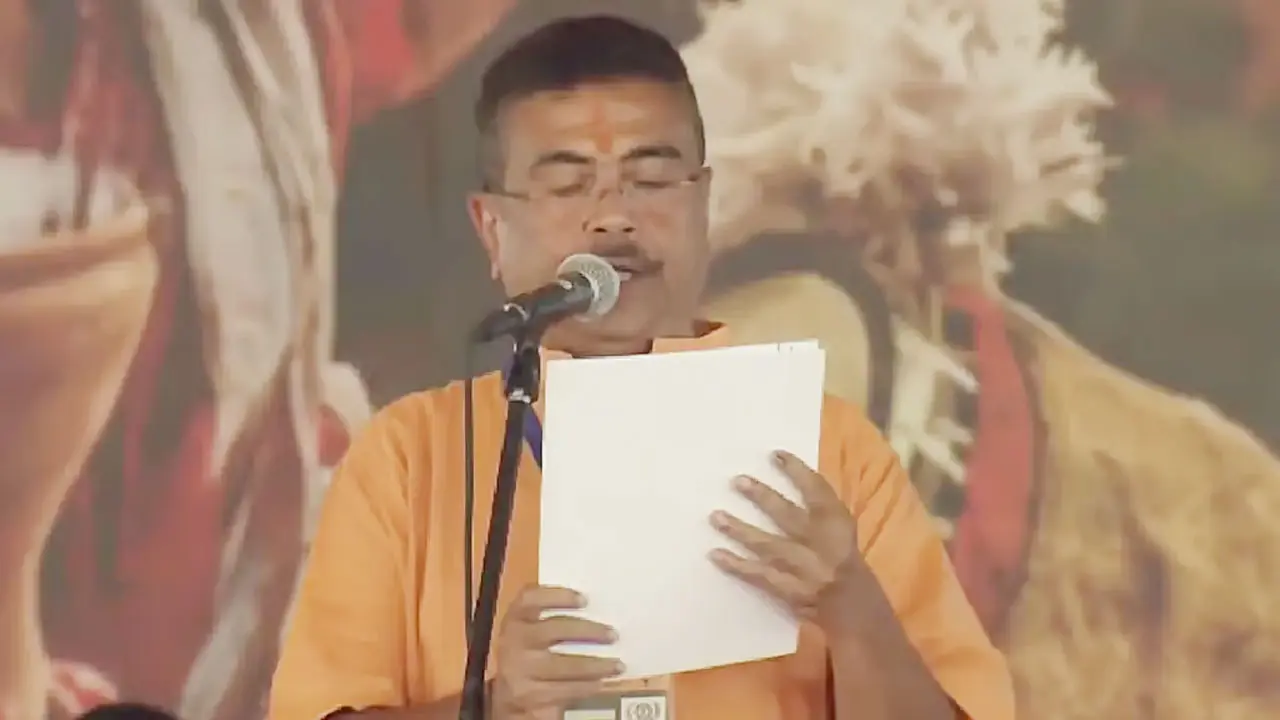 মুখ্যমন্ত্রীর শপথ নিলেন শুভেন্দু অধিকারী