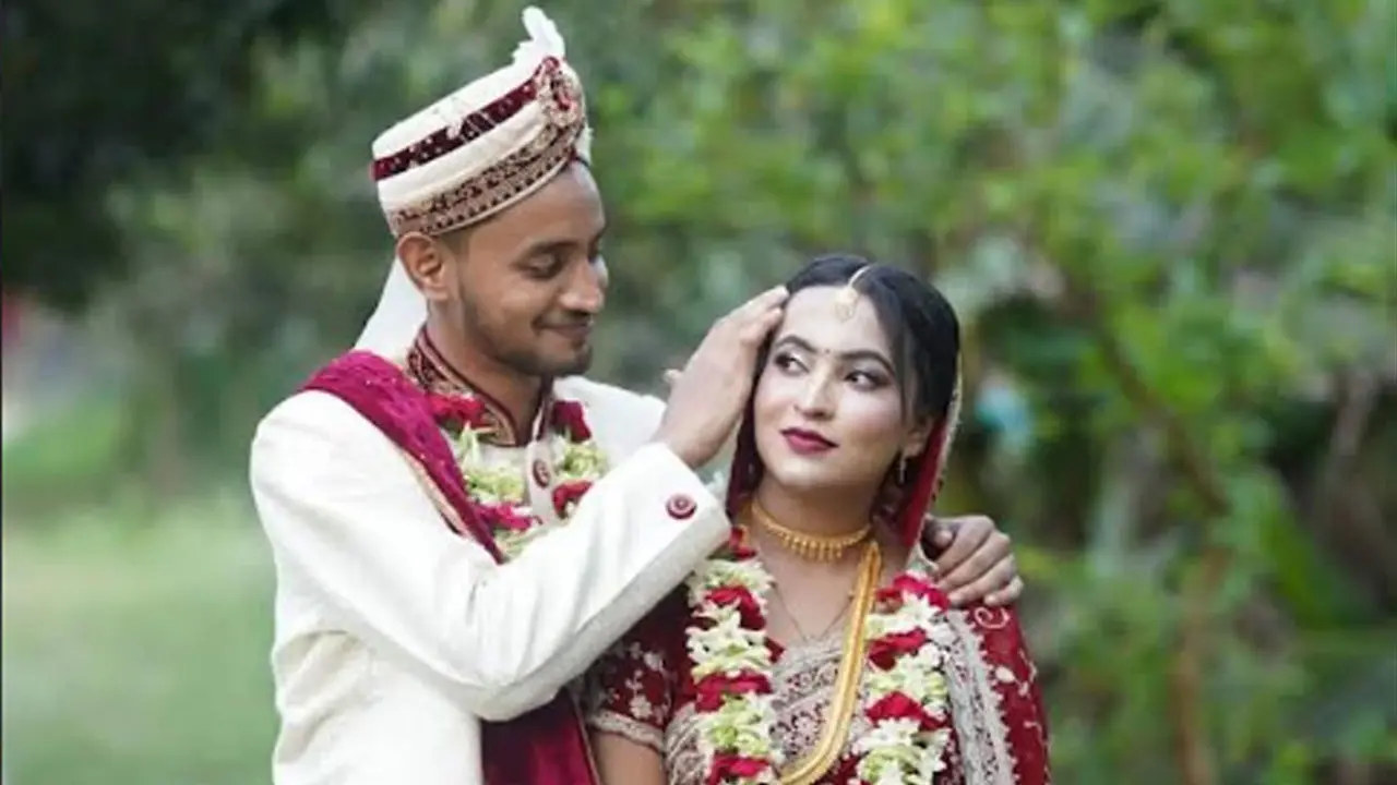 রাকসু নির্বাচনের প্রচারণা থেকে বিয়ের পিড়িতে ইমন-মুসলিমা